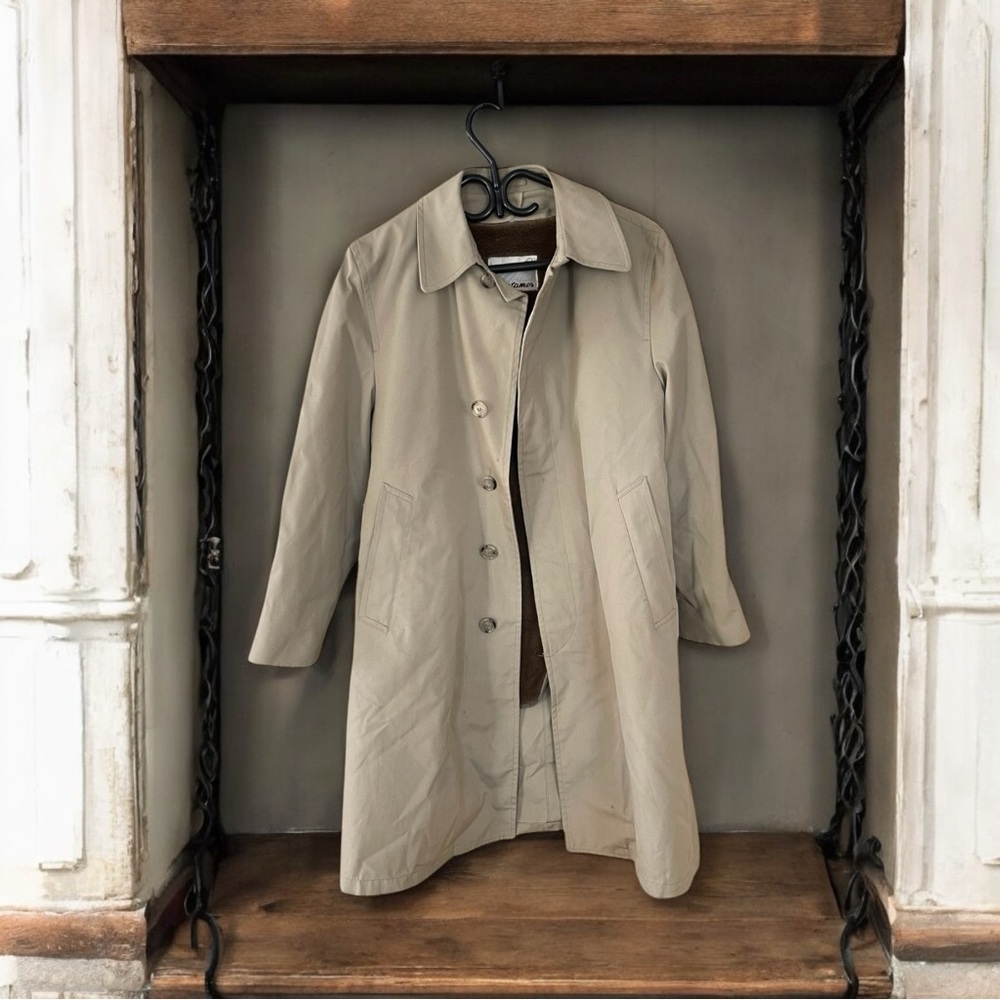 Vintage Raintamer trench coat mens Size 38 with Fake fur lining Zip Color Tan